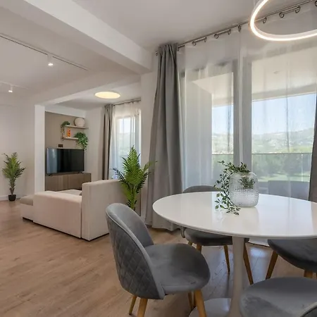 64 #1 Apartment Mlini