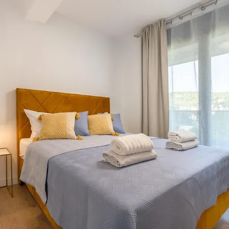 64 #1 Apartment Mlini