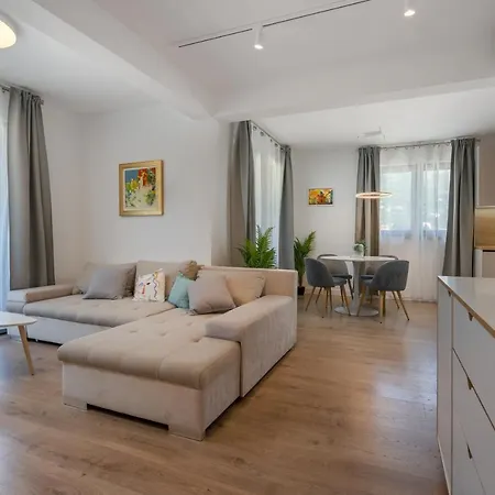 64 #1 Apartament